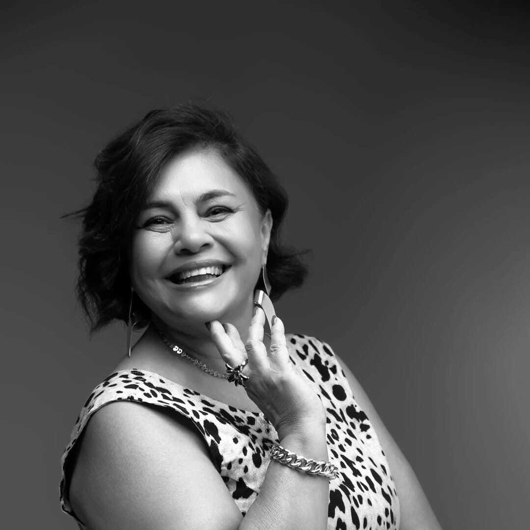Dé, cabeleireira do MALiÊ Beauty & Co.
